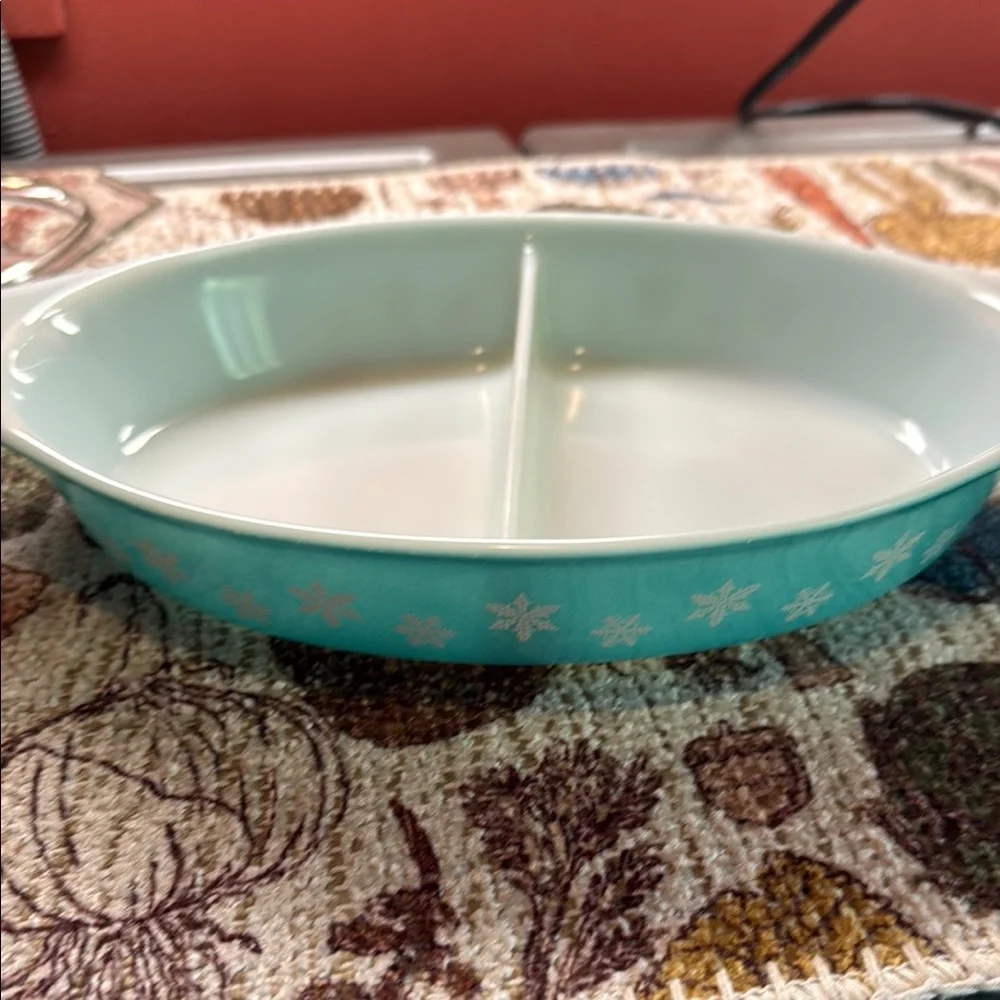 Vintage Pyrex Snowflake Divided Blue and White Food Storage Dish - Picture 5 of 5